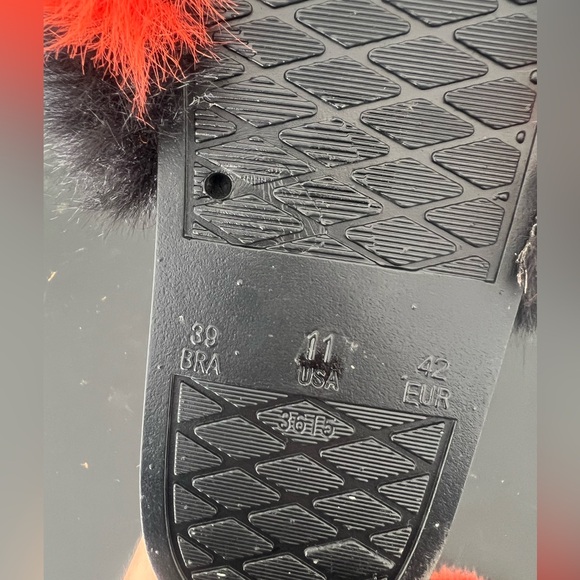 Fuzzy slippers - Picture 2 of 2